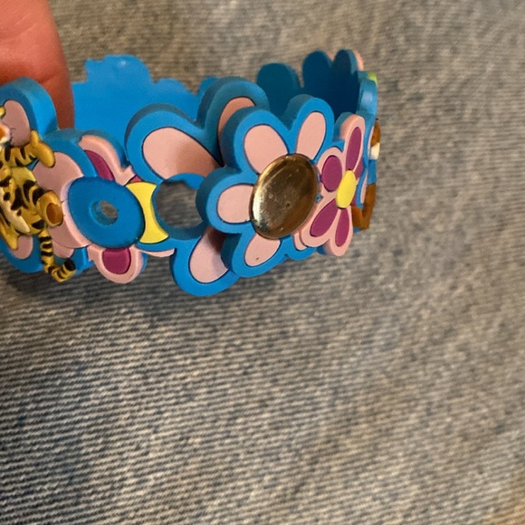 DIDNEY WINNIE THE POOH rubber flower bracelet too piglet eyor tigger free - Picture 6 of 6